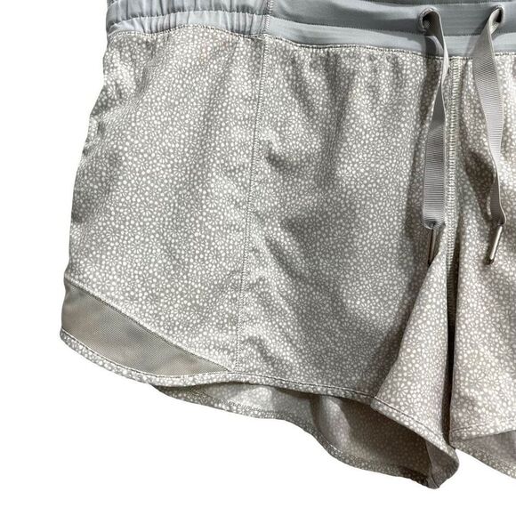 Lululemon swiss dot shorts‎ Size 10 grey - Picture 5 of 8